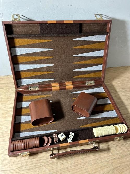 Backgammon Bordspel in Bruine Koffer (3), Hobby en Vrije tijd, Gezelschapsspellen | Bordspellen, Zo goed als nieuw, Ophalen of Verzenden