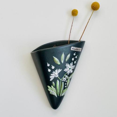 vintage Deens WANDVAASJE handbeschilderd Ravnild keramiek, Antiek en Kunst, Antiek | Keramiek en Aardewerk, Ophalen of Verzenden