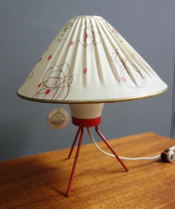 50 jaren tafel lamp rode stippen kapje op wit rood voetje beschikbaar voor biedingen