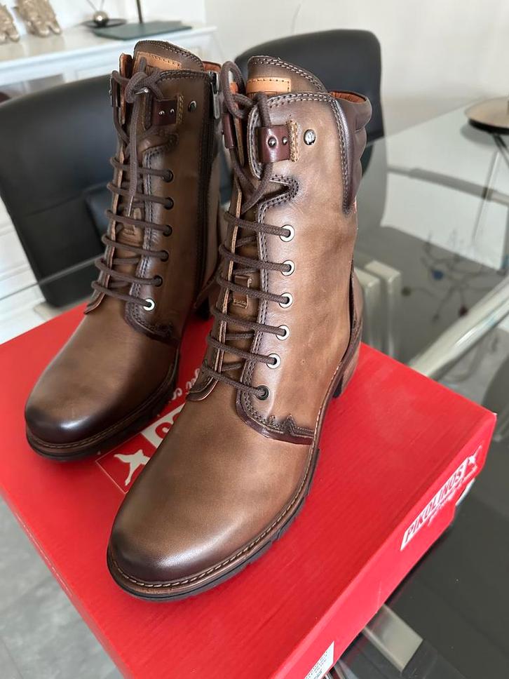 Pikolinos San Sabastia W1T - Nieuw in doos, Kleding | Dames, Schoenen, Nieuw, Lage of Enkellaarzen, Overige kleuren, Ophalen of Verzenden