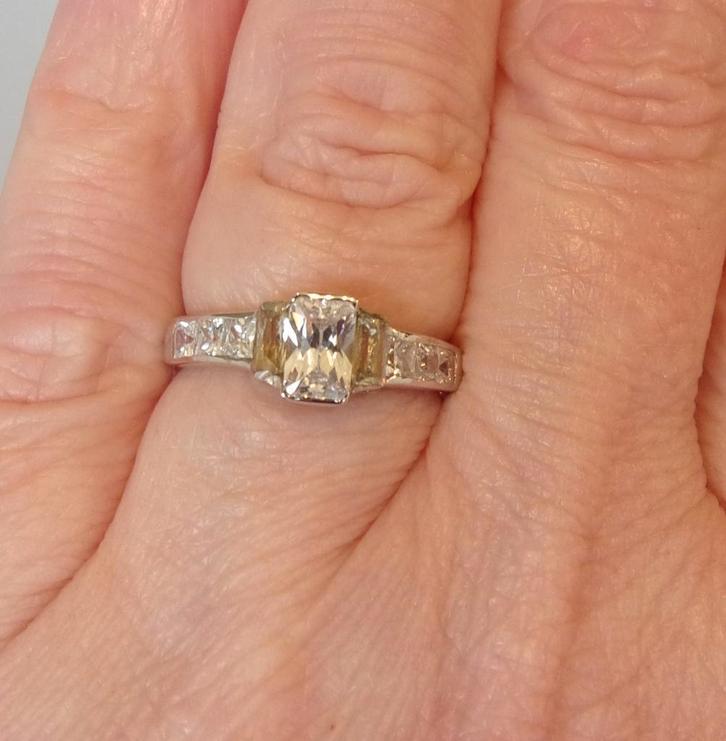 Massief witgouden ring, Sieraden, Tassen en Uiterlijk, Antieke sieraden, Ring, Goud, Met edelsteen, Verzenden