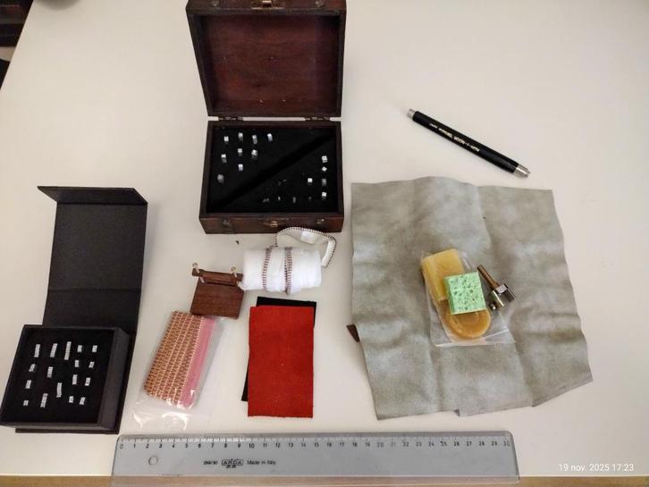 miniatuur boekbind materiaal, Hobby en Vrije tijd, Overige Hobby en Vrije tijd, Zo goed als nieuw, Ophalen of Verzenden