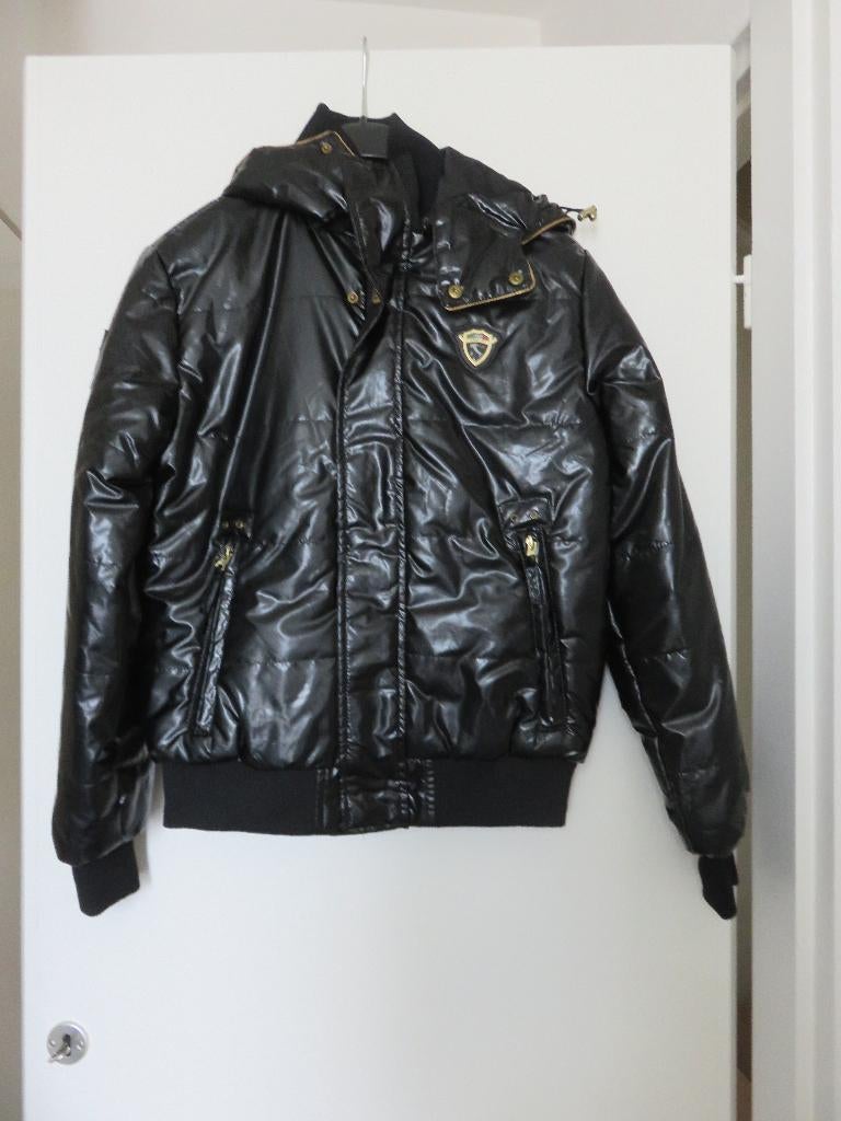 NIEUW NAGATA LAK JAS UIT ITALIE FORZA S  NIEUWPRIJS € 129,90, Kleding | Dames, Jassen | Winter, Zwart, Nieuw, NAGATA, Ophalen of Verzenden