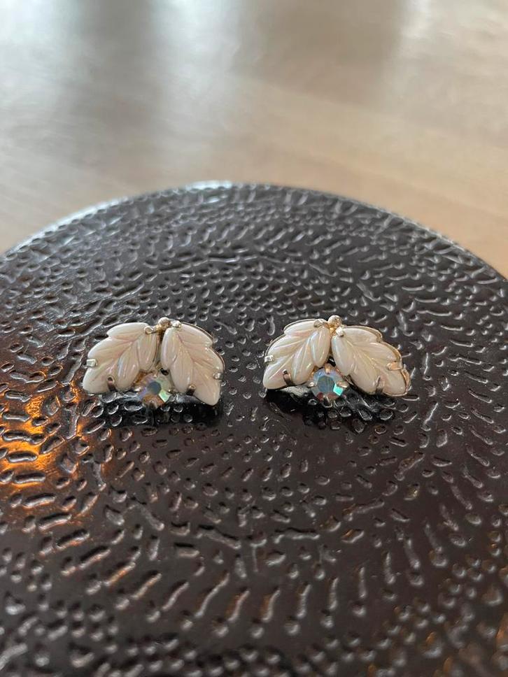 Prachtige vintage gegoten blad clip oorbellen, Sieraden, Tassen en Uiterlijk, Manchetknopen, Zo goed als nieuw, Overige materialen