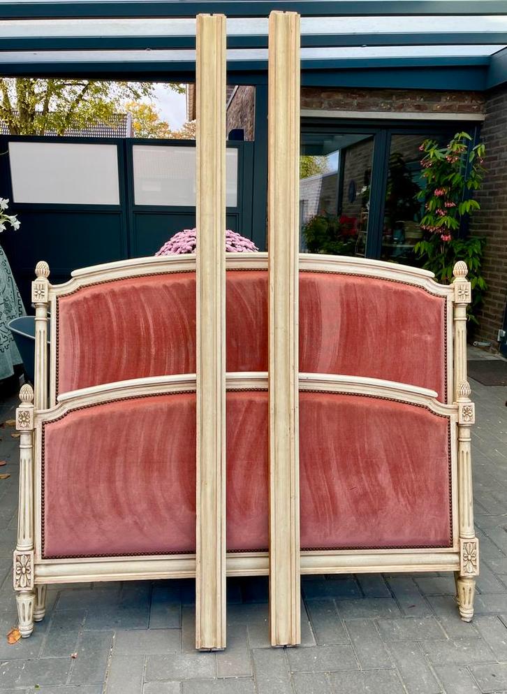 Beautiful bed style Louis XVI Te koop 650€, Antiek en Kunst, Antiek | Meubels | Bedden, Ophalen