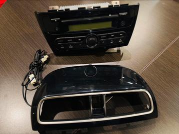 Mitsubishi Space Star radio cd speler 8701A538 en afdek kap beschikbaar voor biedingen
