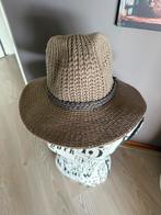 Gehaakte hoed taupe m, Ophalen of Verzenden, Zo goed als nieuw, 56 of 57 cm (M, 7 of 7⅛ inch), Hoed