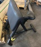 Technogym Bicep Curl Bank - Perfecte Isolatie!, Sport en Fitness, Fitnessmaterialen, Ophalen, Gebruikt, Armen, Tg