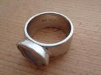 zilveren ring met kunststof steen [832], Sieraden, Tassen en Uiterlijk, Verzenden, 19 tot 20, Zo goed als nieuw, Dame of Heer