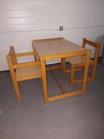 Houten tafel met 2 stoeltjes en bank, Ophalen, Zo goed als nieuw, Tafel(s) en Stoel(en)