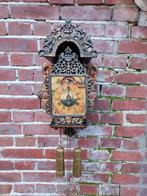 Friese stoelklok met 2 gewichten., Ophalen