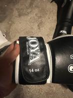Kickbox set hanschoenen + scheenbeschermers, Ophalen of Verzenden, Zo goed als nieuw, Boksbeschermers