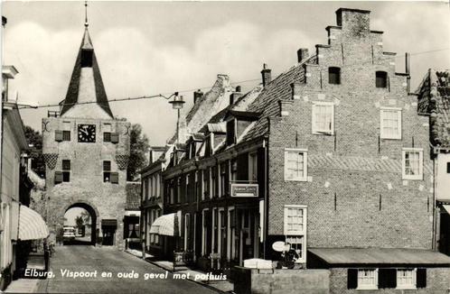 Elburg, Vispoort en oude gevel met pothuis - 1968? gelopen, Verzamelen, Ansichtkaarten | Nederland, Ongelopen, Gelderland, 1960 tot 1980