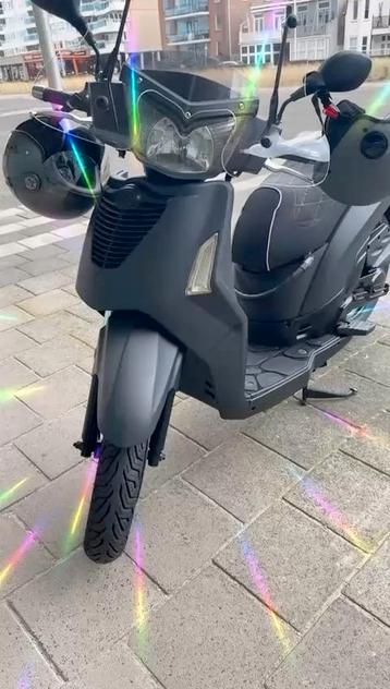 Te koop: Kymco People S 25 km/2014 blauw kenteken beschikbaar voor biedingen