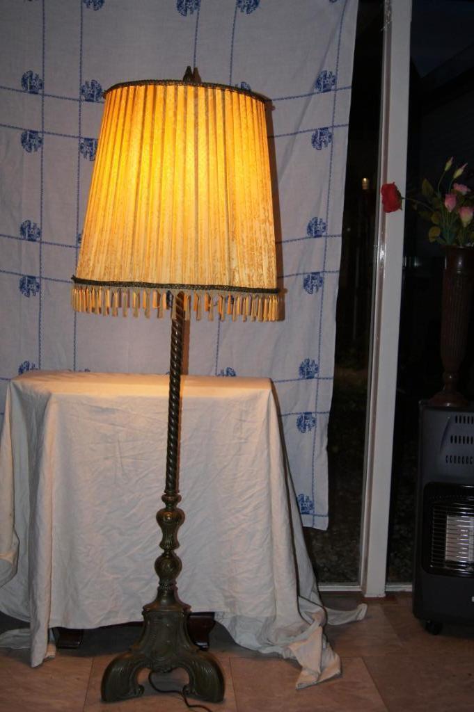 Klassieke vloerlamp, Huis en Inrichting, Lampen | Vloerlampen, 150 tot 200 cm, Verzenden