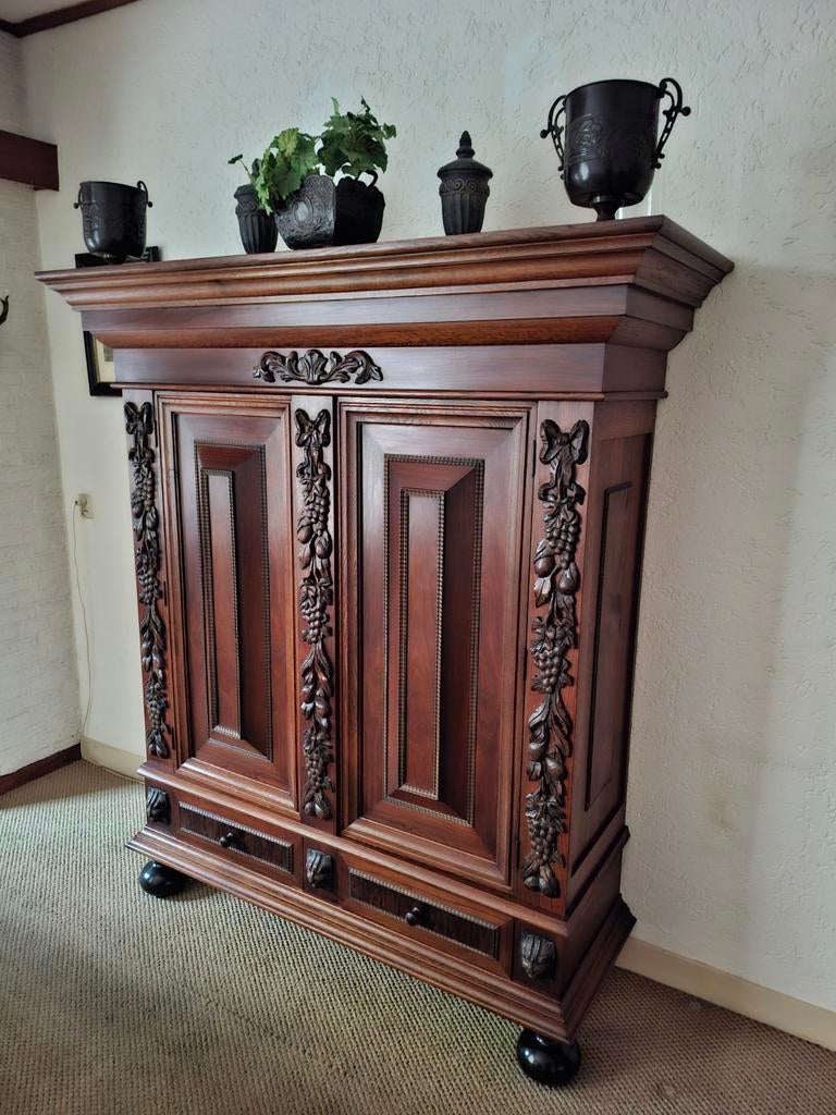 Ranken kast in goede staat, Antiek en Kunst, Antiek | Meubels | Kasten, Ophalen