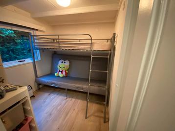 Metalen hoogslaper / stapelbed met bank - 2 persoons bed beschikbaar voor biedingen