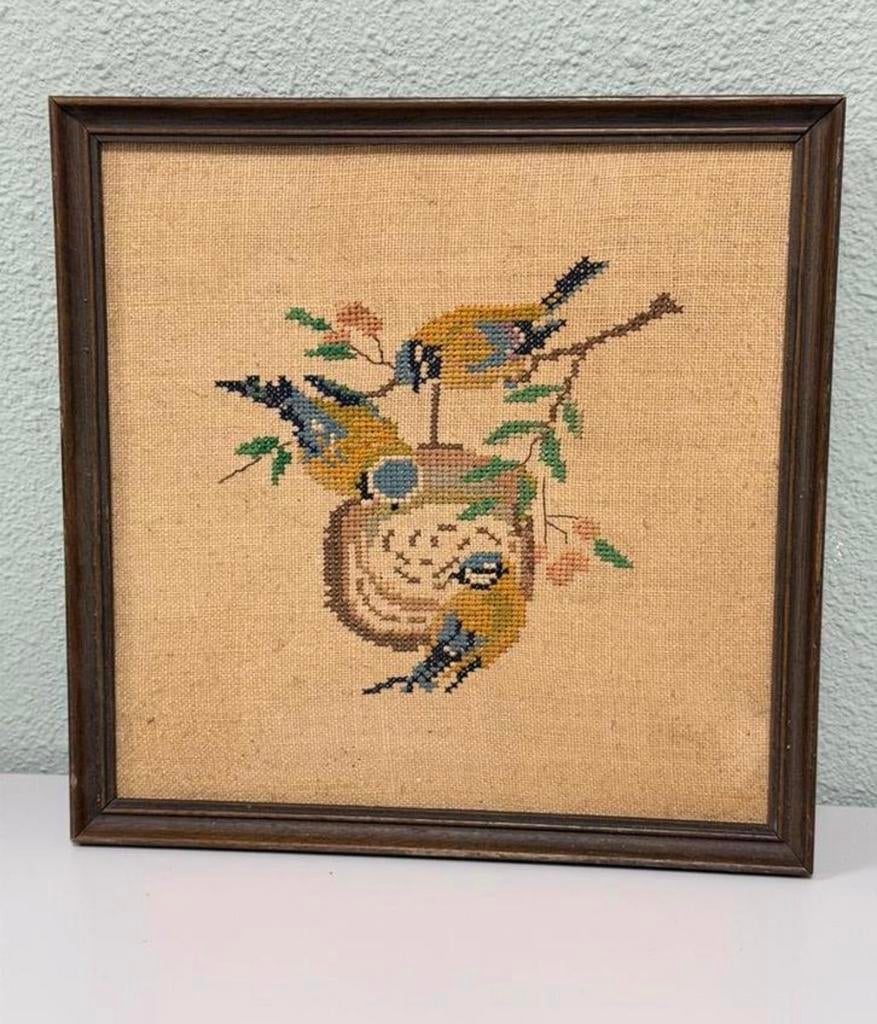 Vintage handgemaakt kruissteek borduurwerk vogels in lijst, Ophalen of Verzenden