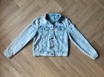 Spijkerjasje, dun en stretch, maat 134, Ophalen of Verzenden, Zo goed als nieuw, Meisje, Trui of Vest