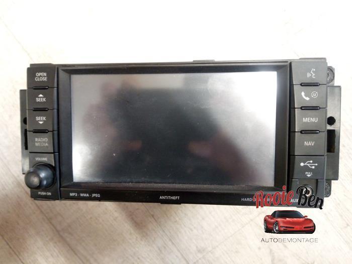 Radio van een Chrysler Voyager, Auto-onderdelen, Elektronica en Kabels, Chrysler, Gebruikt, 3 maanden garantie, Ophalen of Verzenden