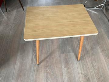 Vintage Tafeltje - Van der Woude Veendam beschikbaar voor biedingen