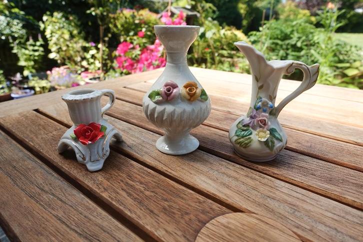 witte vintage vaasjes met roosjes - v.a. 1,50, Huis en Inrichting, Woonaccessoires | Vazen, Zo goed als nieuw, Wit, Minder dan 50 cm