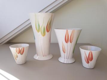aardewerk vazen met tulp decor, handgemaakt, handbeschilderd beschikbaar voor biedingen