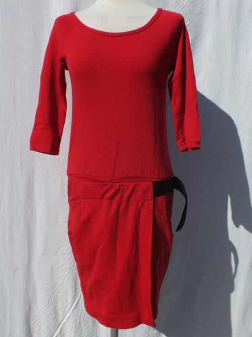 Aparte sportieve rode jurk. Mt 36. Merk Vanilia, Kleding | Dames, Jurken, Zo goed als nieuw, Maat 36 (S), Rood, Ophalen of Verzenden