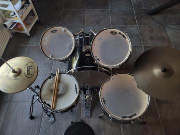 Compleet Zwart Pearl Drumstel beschikbaar voor biedingen