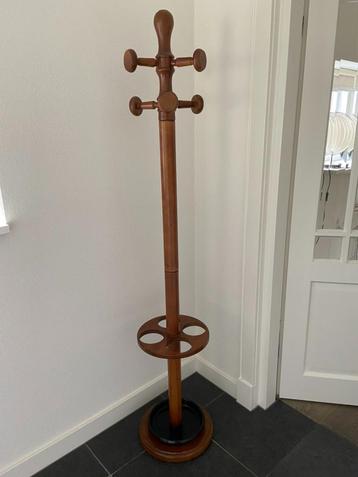Houten staande kapstok bruin  beschikbaar voor biedingen