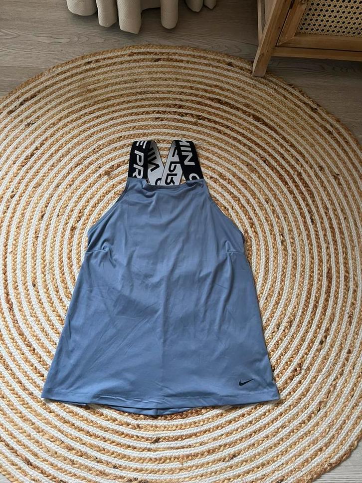 Nike Pro sport top singlet gekruiste bandjes maat M, Kleding | Dames, Sportkleding, Zo goed als nieuw, Fitness of Aerobics, Maat 38/40 (M)