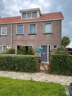Mooie, zeer ruime hoekwoning in pittoresk dorp., Huizen en Kamers, Huizen te koop, Hoekwoning, Friesland