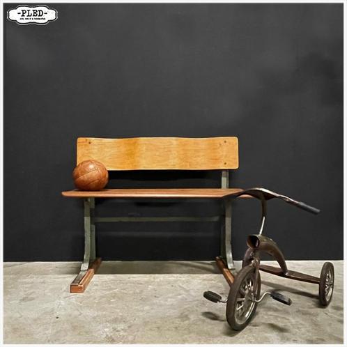 Oud schoolbankje / halbankje  / Wegklapbaar / H50 cm, Huis en Inrichting, Krukjes, Gebruikt, Hout, Ophalen