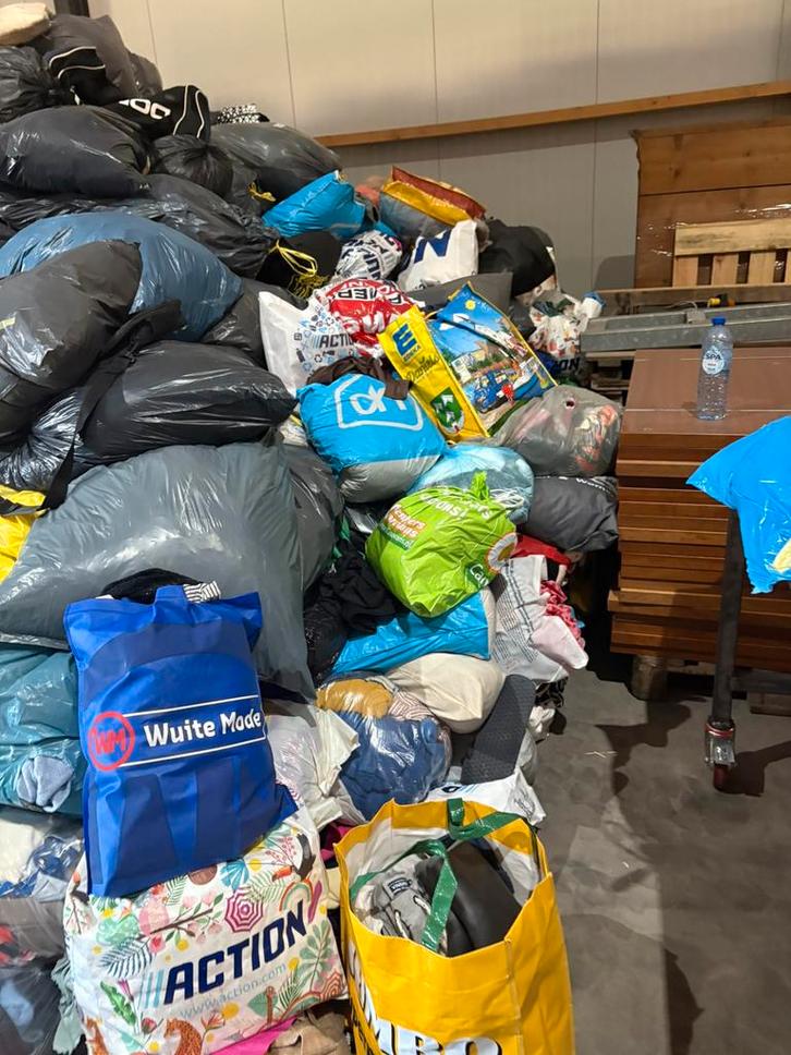 Tweedehands kleding & schoenen, Diversen, Rommelmarktspullen, Gebruikt, Ophalen