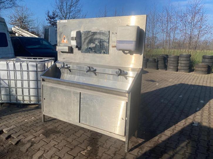 Rvs wasbak 3 persoons werkplaats met 3 x meng kraan, Doe-het-zelf en Verbouw, Sanitair, Gebruikt, Wastafel, Rvs, Ophalen of Verzenden