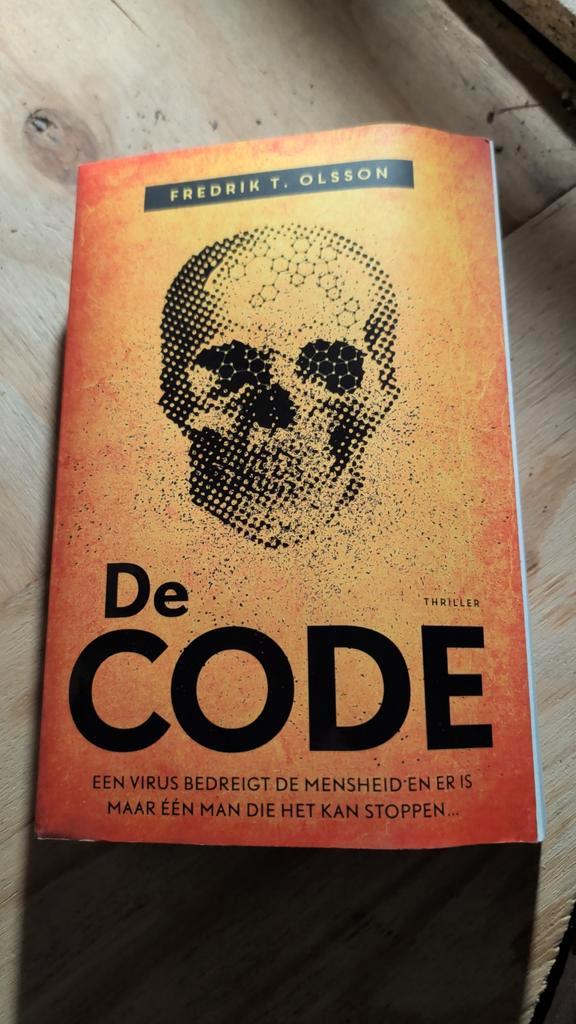 De Code - Fredrik T. Olsson - Thriller, Boeken, Thrillers, Zo goed als nieuw, Nederland, Ophalen of Verzenden