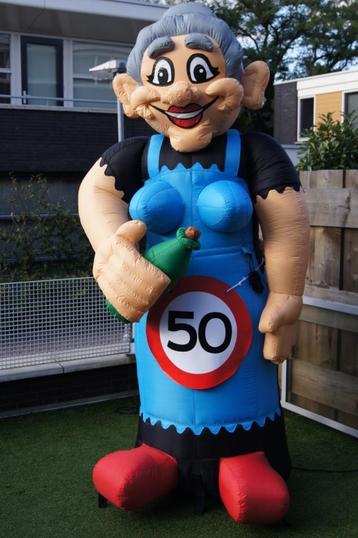 Sarah beschikbaar voor biedingen