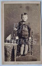 cdv jongetje staand streepjeskousen bootje 1870's Groningen, Gebruikt, Foto, Voor 1940, Kind