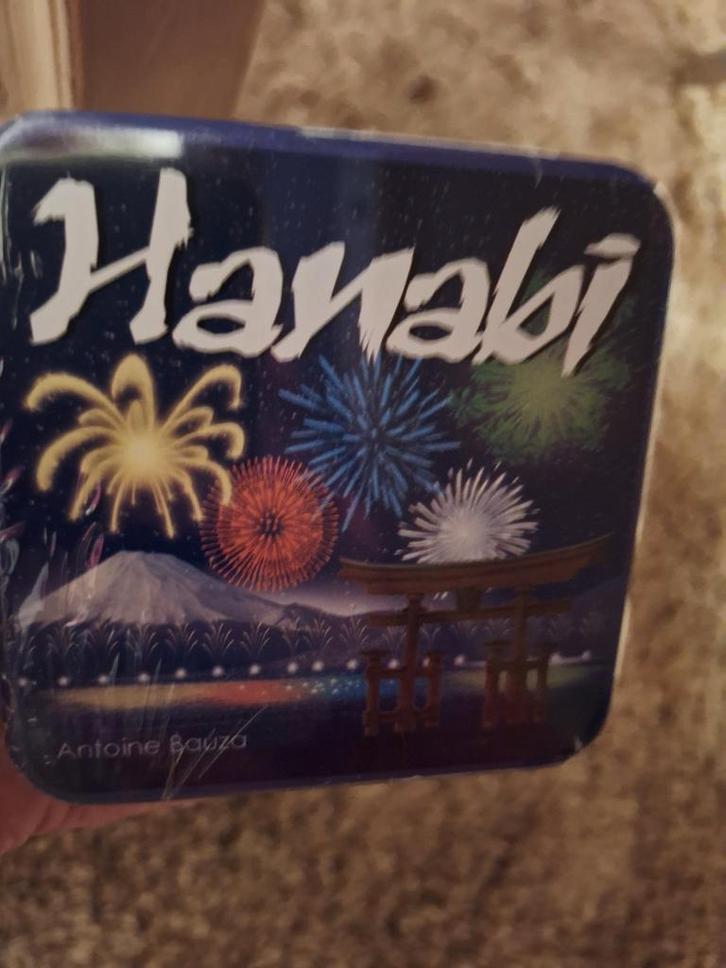 Hanabi Kaartspel - Nieuw in Blik!, Hobby en Vrije tijd, Gezelschapsspellen | Bordspellen, Nieuw, Drie of vier spelers, Vijf spelers of meer