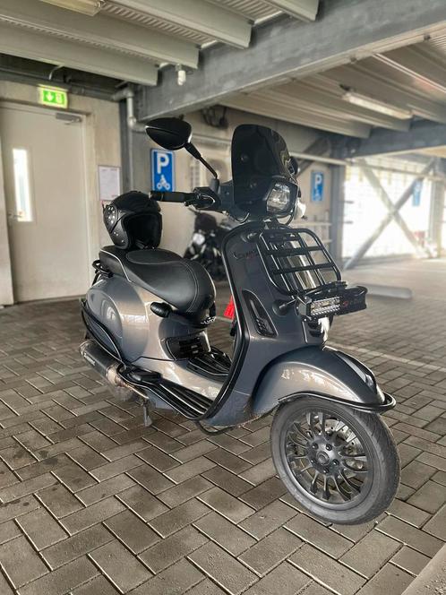 Vespa sprint 80cc, Fietsen en Brommers, Brommers | Vespa, Zo goed als nieuw, Ophalen