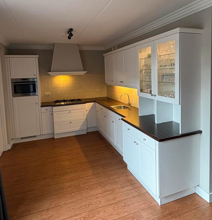 Keuken inclusief apparatuur, Huis en Inrichting, Keuken | Complete keukens, Gebruikt, Hoekkeuken, Wit, Hout, Ophalen