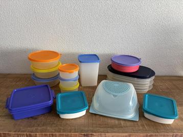 Groot Tupperware pakket in goede staat. Mag ook los verkocht beschikbaar voor biedingen