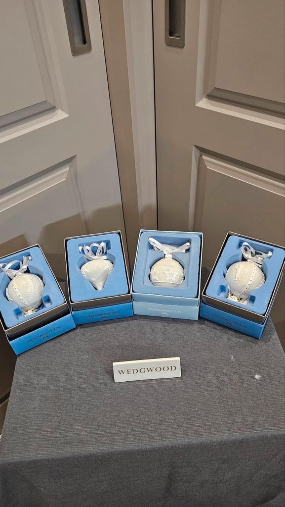Bijzondere Wedgwood Kerstballen Parelmoer, Diversen, Kerst, Nieuw, Ophalen of Verzenden