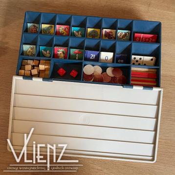 Vintage, retro rekendoos schoolmateriaal lesmateriaal school beschikbaar voor biedingen