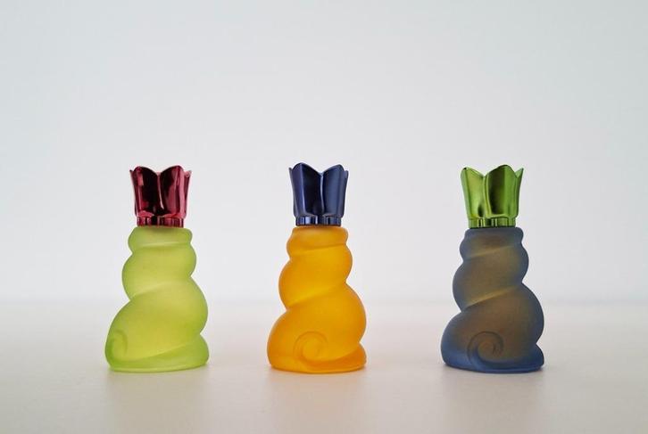 Nina Ricci parfum miniaturen Les Belles de Ricci - EDT, Verzamelen, Parfumverzamelingen, Zo goed als nieuw, Miniatuur, Gevuld