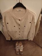 Beige vest met bruine hartjes. Een maat. Graag ophalen, Kleding | Dames, Truien en Vesten, Ophalen, Zo goed als nieuw, Beige