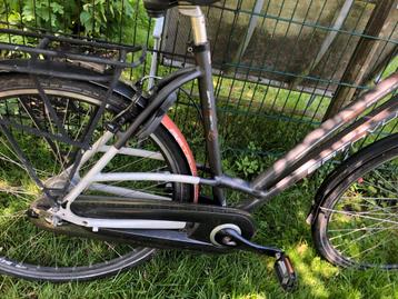 Batavus damesfiets 28inch 55 frame  met versnellings 75 euro beschikbaar voor biedingen