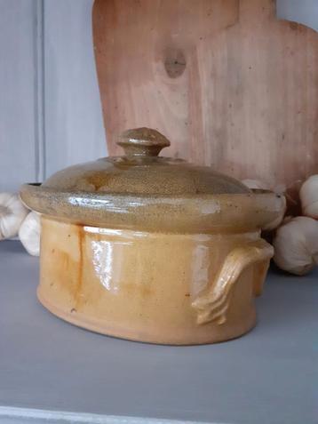 Antieke aardewerken franse paté terrine met deksel beschikbaar voor biedingen