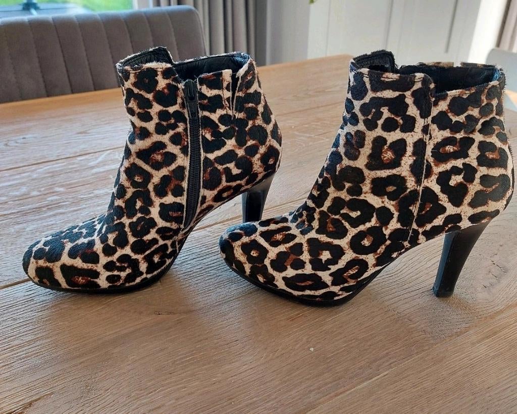 Enkellaarsjes panterprint maat 38, Kleding | Dames, Schoenen, Ophalen of Verzenden, Zo goed als nieuw, Bruin