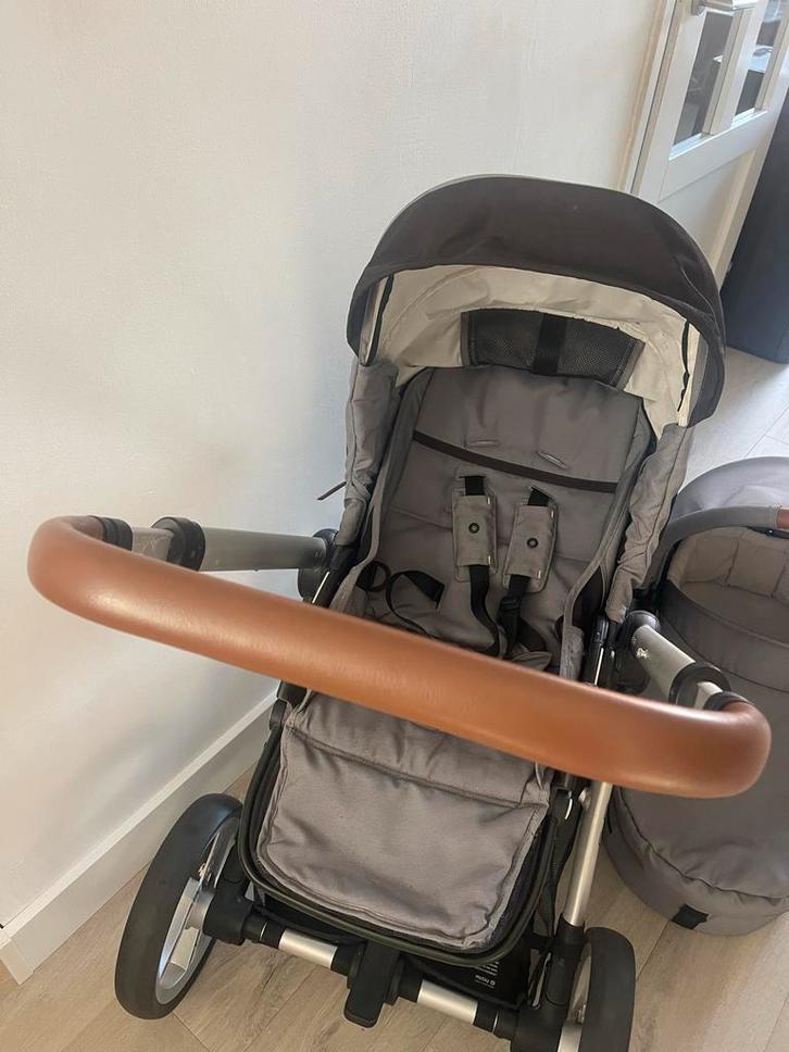 Mutsy Evo Grijs - Kinderwagen, Kinderen en Baby's, Kinderwagens en Combinaties, Gebruikt, Kinderwagen, Mutsy, Met reiswieg, Ophalen